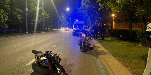 В Краснодаре грузовая «Газель» сбила мотоцикл под управлением 28-летней девушки