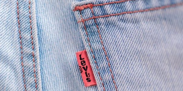 Без джинсов не останемся: экономист прокомментировал уход Levi’s из России