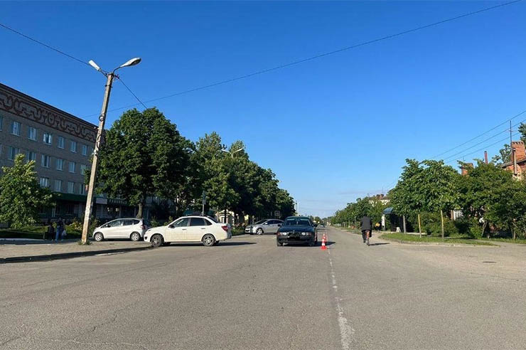 В Краснодарском крае BMW сбил 8-летнего мальчика, перебегавшего через дорогу
