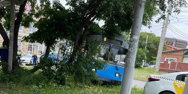 В Краснодаре троллейбус сбил девочку на пешеходном переходе