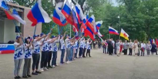 Жители Краснодара выразили поддержку ВС России на митинг-концерте