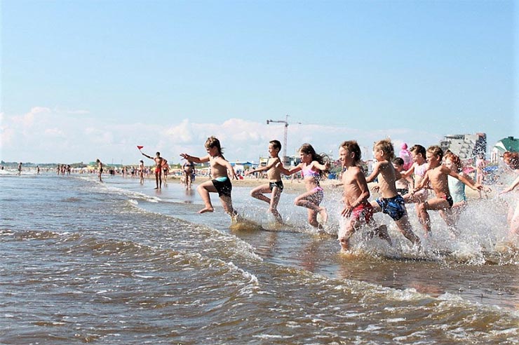 В России предложили расширить на лето льготы на поезда для детей старше 10 лет