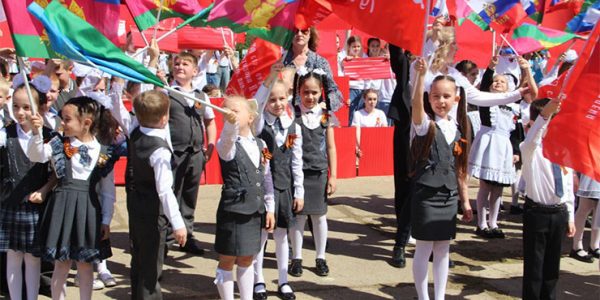 В Кропоткине в День Победы более 200 школьников приняли участие в патриотической акции