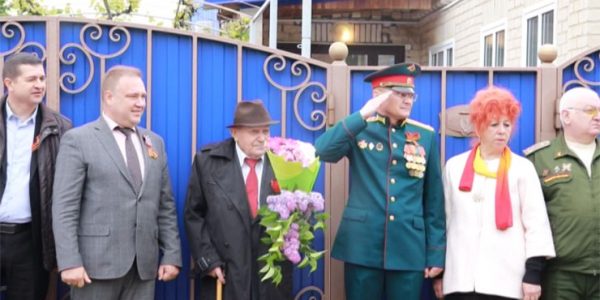 В Тбилисском районе чествовали ветерана Алексея Демьяновского