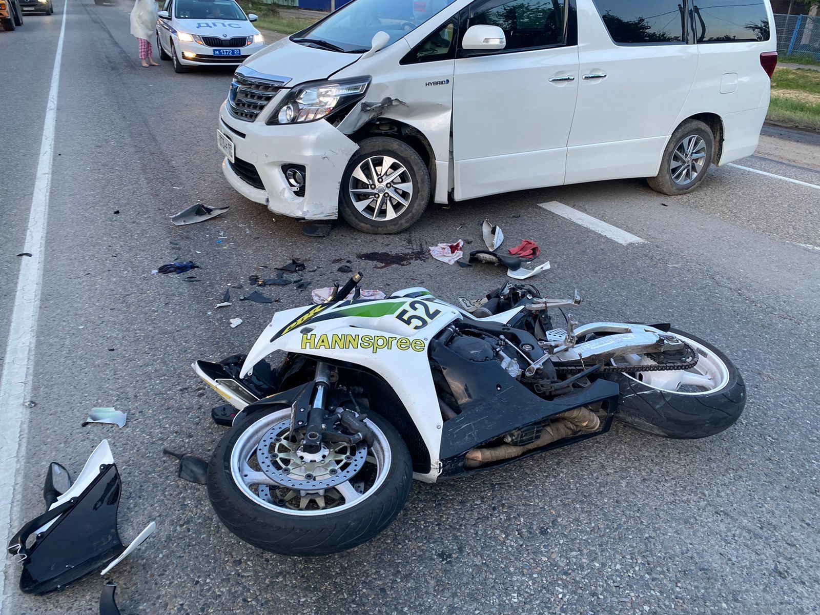 В Краснодарском крае минивэн сбил мотоциклиста при развороте, пострадавший умер в больнице