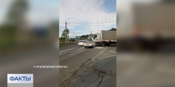В Новороссийске на трассе в результате ДТП загорелась легковушка