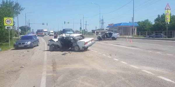 В Краснодарском крае в ДТП погиб один человек и пострадали пятеро, в том числе 8-летний ребенок