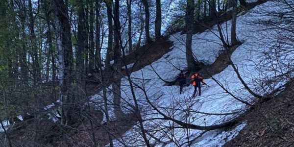 В Сочи спасатели ночью вывели из горной местности заблудившегося туриста