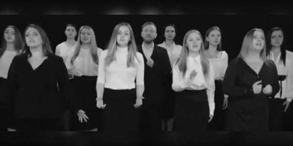 Краснодарский сводный ансамбль Прикубанского Центра культуры исполнил песню «Встанем»