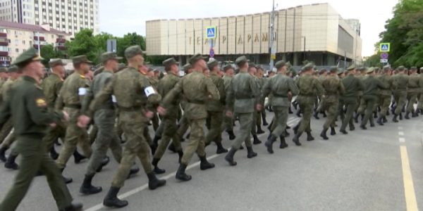 В Краснодаре прошла генеральная репетиция торжественного шествия войск городского гарнизона