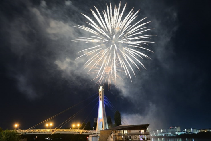 В Краснодаре праздничный фейерверк в честь Дня Победы запустят в 21:00