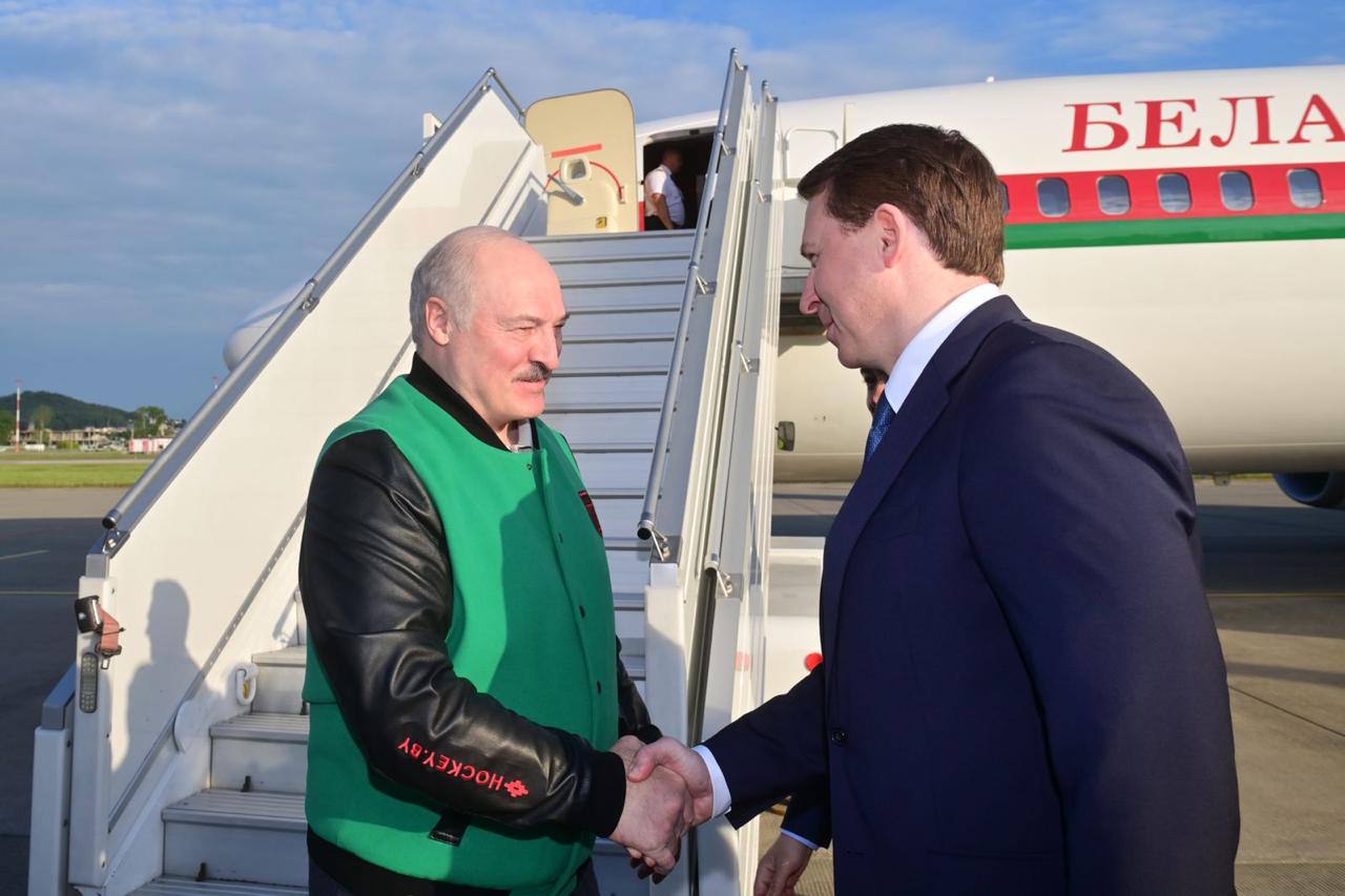 Александр Лукашенко прилетел в Сочи для встречи с Владимиром Путиным
