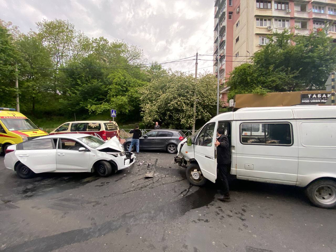 В Сочи в лобовом столкновении с «Газелью» погибла пассажирка легковушки