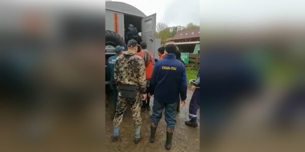 В Мостовском районе завершили эвакуацию 75 туристов из Москвы и Санкт-Петербурга