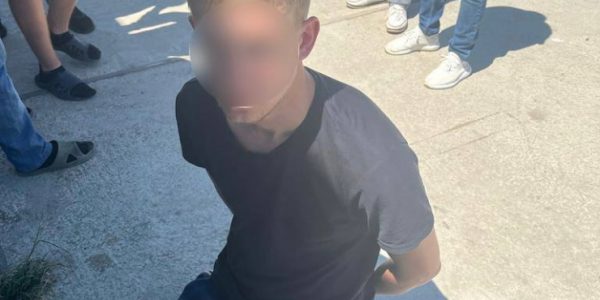 В Анапе 20-летний приезжий во время драки в кафе ранил ножом мужчину
