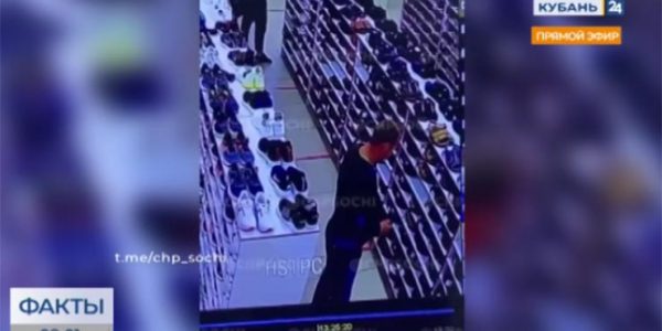 В Сочи мужчина украл из магазина обуви телефон покупателя