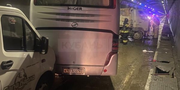 Оперштаб: с места ДТП с экскурсионным автобусом в Сочи госпитализировали 4 человека