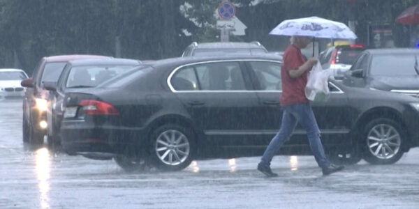В Краснодарском крае до 28 июня действует штормовое предупреждение