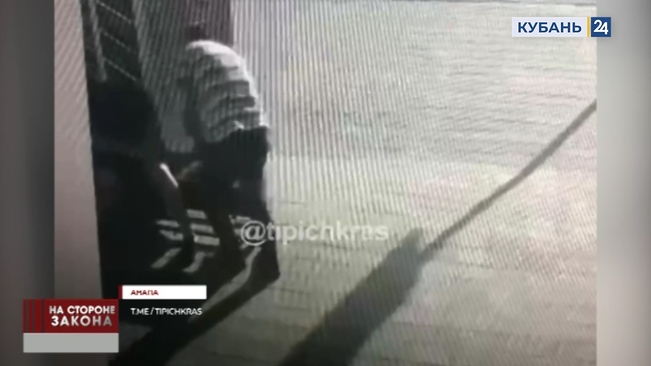 В Анапе мужчина ограбил спавшего на скамейке туриста