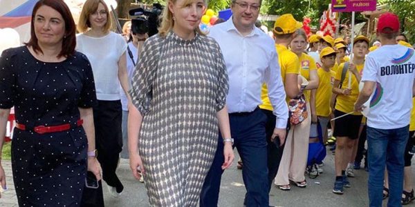 Вице-губернатор Анна Минькова посетила праздничные мероприятия ко Дню защиты детей