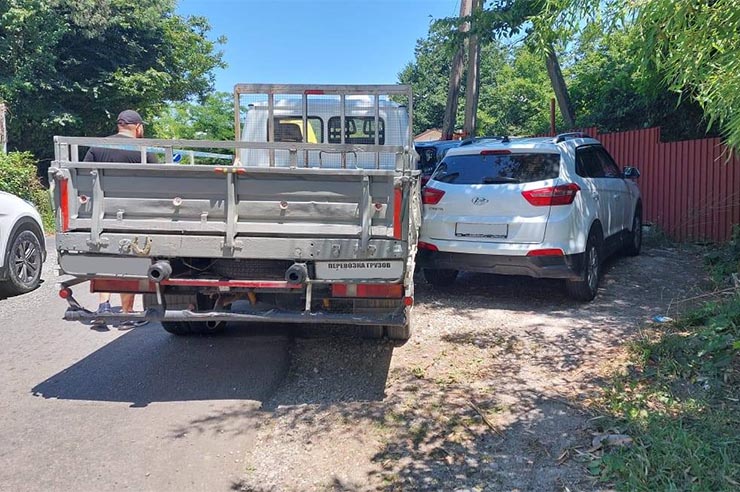 В Сочи водитель «Газели» съехал на обочину и сбил 4 пешеходов, в том числе 2 детей