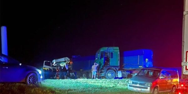 В Краснодарском крае столкнулись 5 грузовиков и одна легковушка, пострадали 3 человека