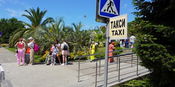 В Сочи навязчивые таксисты и зазывалы на набережных заплатят штраф