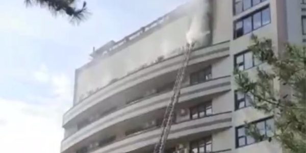 В Геленджике из горящего отеля эвакуировали 50 человек
