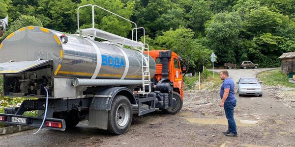 В Сочи для населения в Лазаревском районе организовали подвоз питьевой воды