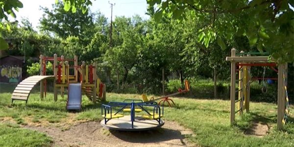В Краснодарском крае мужчина на детской площадке открыл стрельбу
