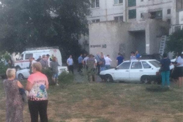 В Волгограде женщина и двое детей погибли, выпав из окна многоэтажки