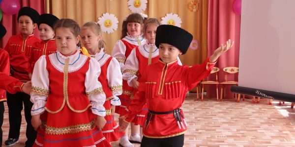 С начала года в Краснодарском крае 2 школы и 6 детсадов получили статус казачьих