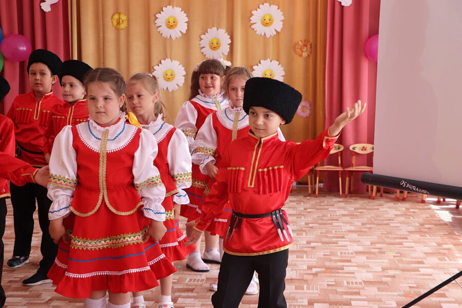 С начала года в Краснодарском крае 2 школы и 6 детсадов получили статус казачьих