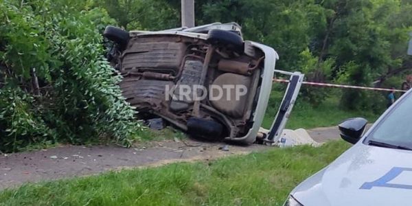 В Лабинском районе водитель «Лады Самары» погиб, врезавшись в опору ЛЭП