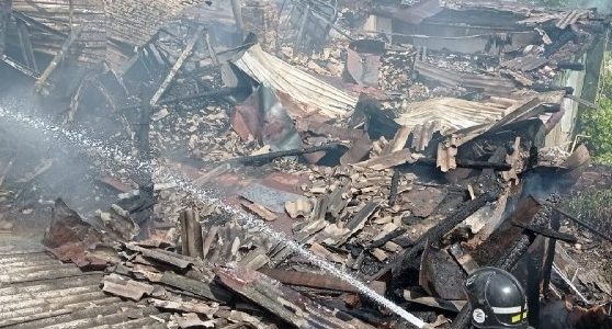 В Туапсе девочка спасла из горящего дома троих соседских детей