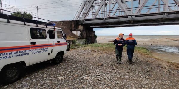 В Сочи 28 июня возобновили поиски людей, унесенных в море горной рекой