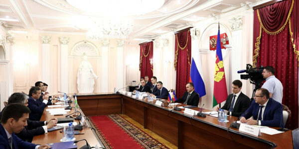 Кондратьев провел встречу с делегацией из Узбекистана