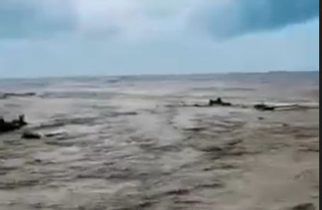 УАЗ пообещал помочь владелице внедорожника, унесенного в море во время разгула стихии в Сочи