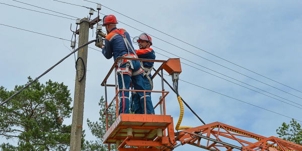 В Краснодарском крае в пяти районах отремонтировали свыше 160 км линий электропередачи
