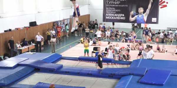 В Брюховецком районе прошли краевые соревнования по прыжкам на батуте