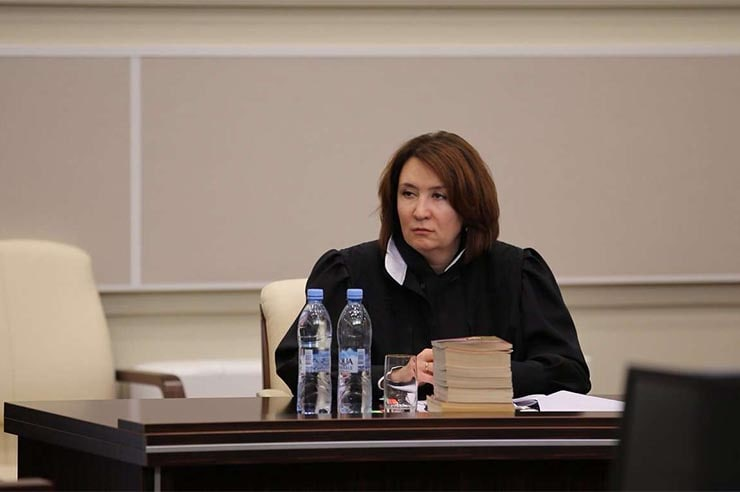 Экс-судью Краснодарского крайсуда Елену Хахалеву заочно арестовали на 2 месяца