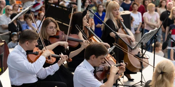 Премьер-оркестр представит новинки репертуара 18 июня в Чистяковской роще