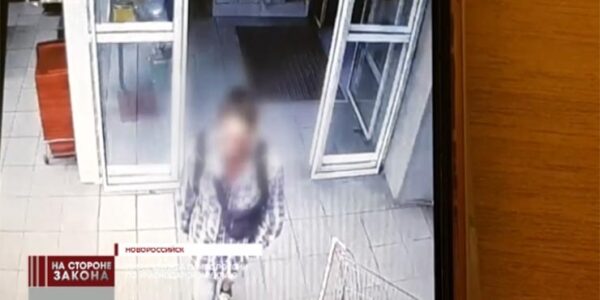 В Новороссийске грабитель похитил из дома пенсионерки мобильный телефон