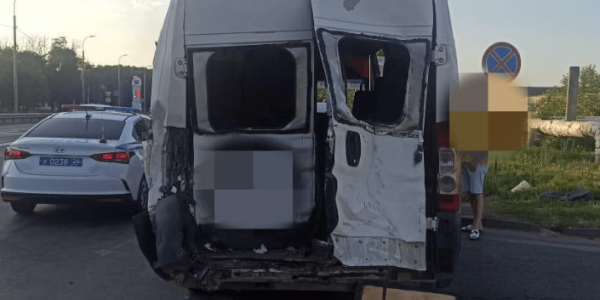 Подросток и двое взрослых из Краснодарского края пострадали в ДТП с микроавтобусом на Ставрополье