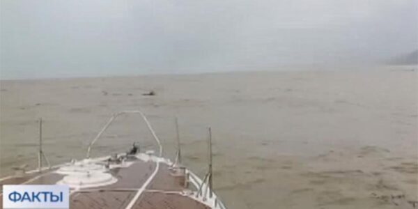 В Сочи унесло в море две машины с туристами: судьба четверых человек пока неизвестна