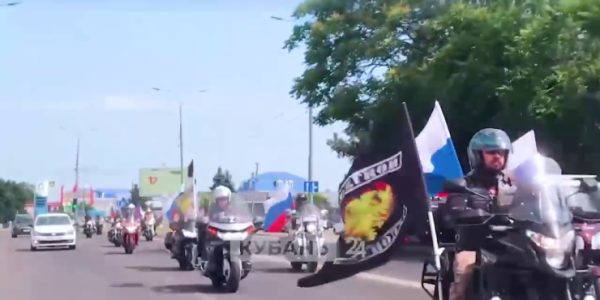 В Краснодаре прошел массовый мотопробег в честь Дня России