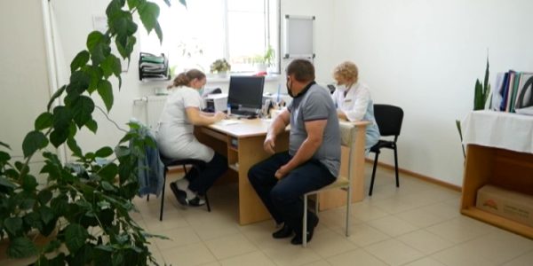 В Краснодарском крае за 2021 год в станичные медучреждения привлекли около 500 медиков