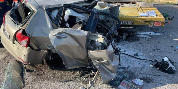 В Кущевском районе водитель иномарки погибла, врезавшись в припаркованный автомобиль