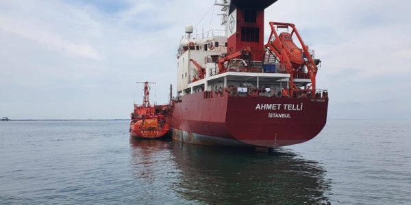 В Краснодарском крае потушили пожар на турецком танкере-химовозе