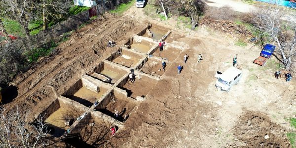 Керамика, монеты и грузила: в Темрюкском районе завершили раскопки древнего поселения